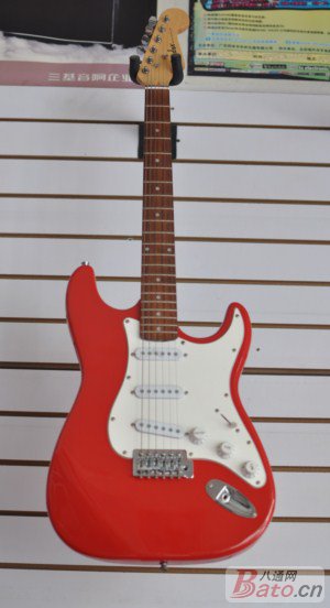 有几把电吉他和贝司处理