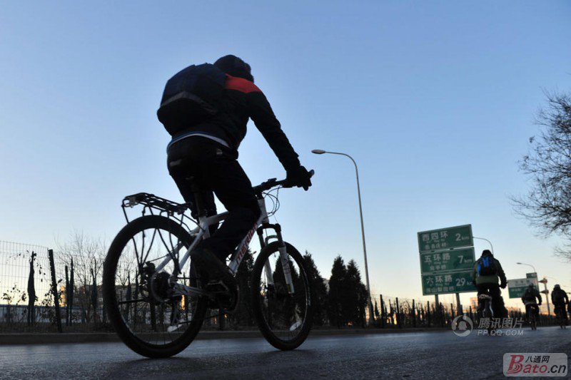 <em>北漂女子</em>欲骑行两千公里回老家,到四川南充 - 